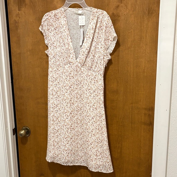 Outerknown Dresses & Skirts - 580. Outerknown Floral V-Neck Women’s Dress in Light Pink